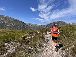 Lairig Grhu hill race. Water crossing