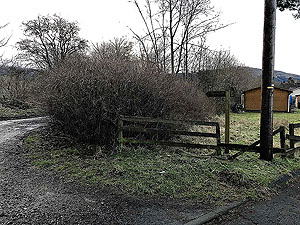 Killin - Lochan Breaclaich. Sign post for Falls of Dochart