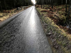 Killin - Lochan Breaclaich. Few cars on the route