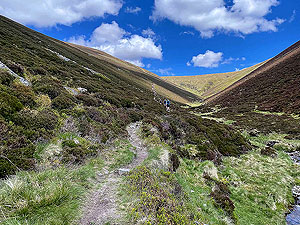 Gallus Running  : Path turns to loose rock and steeper