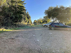 Gallus Running | Roseneath peninsula | The car park has spaces for about 6 cars