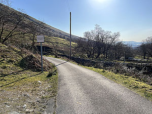 Beinn Dubh : Tarred road towards Luss