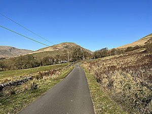 Beinn Dubh : Looking back at Mid Hill