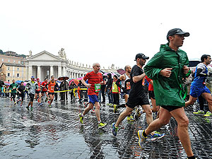 Rome marathon : Around St Peters in the rain