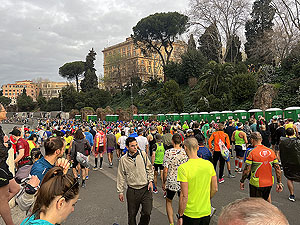 Rome marathon : There is always a wait for the toilets