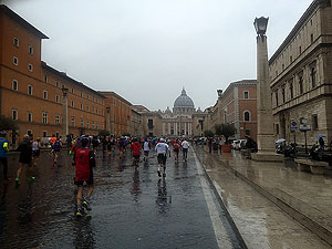 Rome marathon : To St Peters in the rain