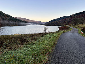 Glen Shira : Looking up the Glen