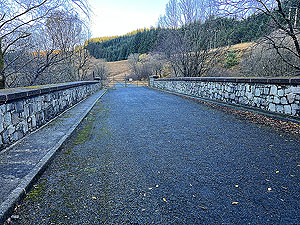 Glen Shira : Gated bridge that is not locked