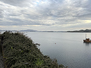 Crinan trail : View from outside the Crinan hotel