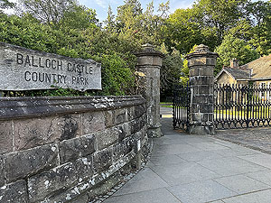 Whinny Hill : Main gates into Baloch country park