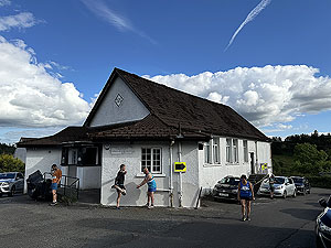 Kenny Stevenson Memorial trail race : Small hall and car park where you pick up your numbers.