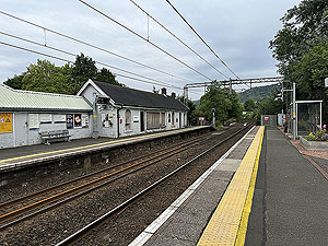 Kilpatrick Braes  : Kilpatrick station from the north side