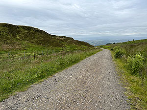 Kilpatrick Braes  : Looking back on the dirt road as we head to Loch Humphrey