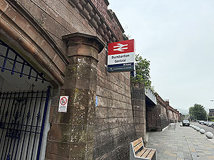 Kilpatrick Braes  : Dumbarton station has fallen on hard times