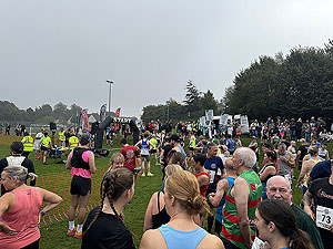 Gallus Running : Auchterarder 10K : Getting ready for the start - where are the toilets