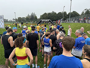 Gallus Running : Auchterarder half marathon : Getting ready to start