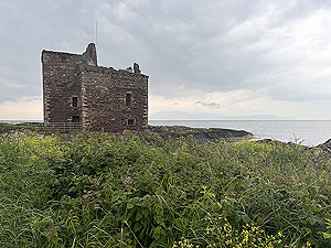 Ayrshire coast : Castle up close