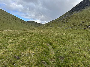 Glenshee loop : Path becomes narrow
