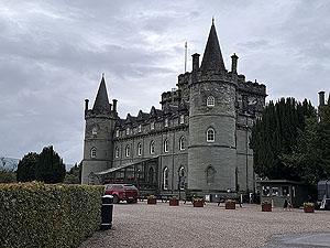 Inveraray Caslte : : Close up of the castle on the way to the trail
