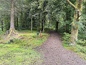 Inveraray Caslte : : Start of the trail