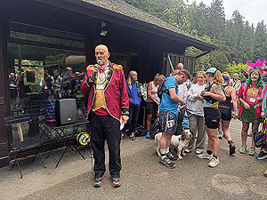 Dunoon Ultra : The ring master does the safety brief 