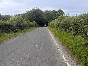 Dunoon Ultra : Just after bag drop 2 and even the tarred road has a hill