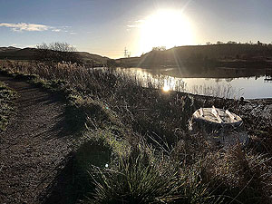 Sunshine on Cocksburn reservoir running route